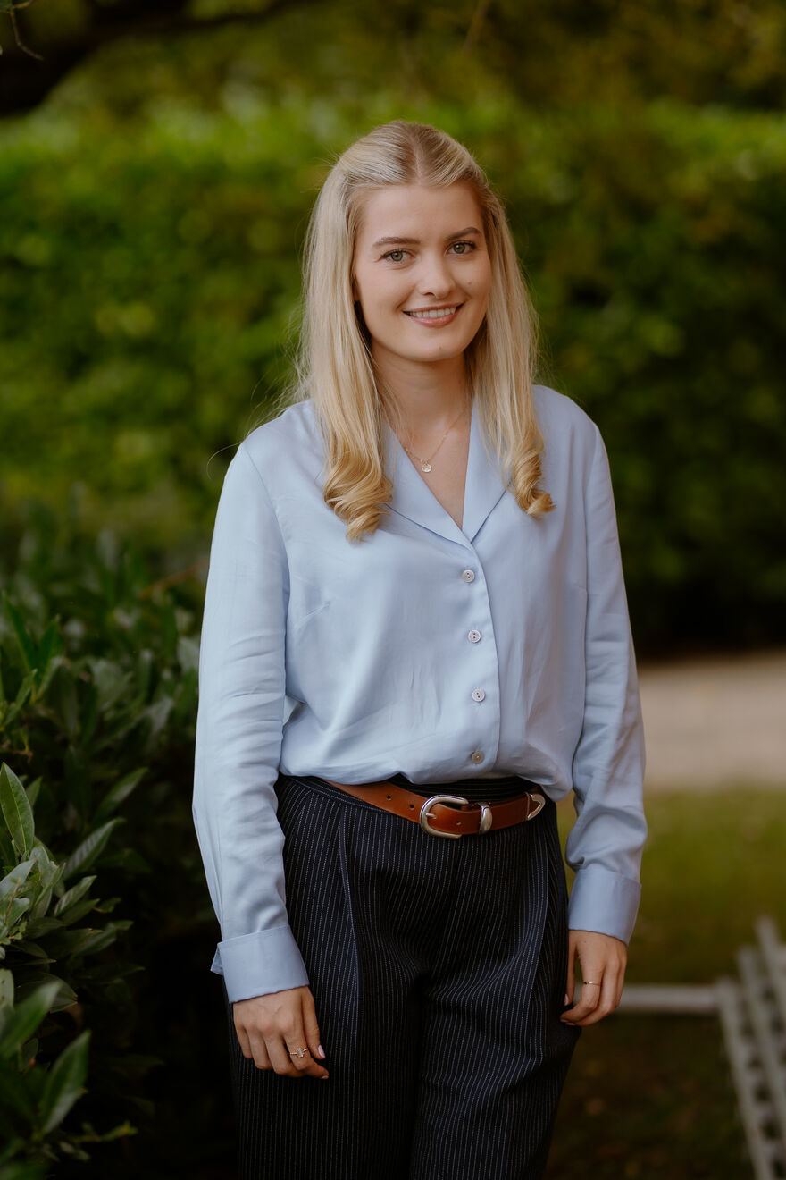Harriet Clare headshot 