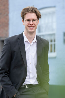 Headshot of Elliot Clarke 