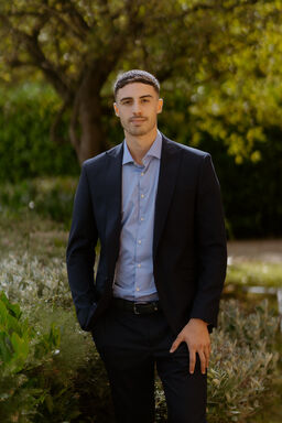 Tom Bellini-Dennett headshot