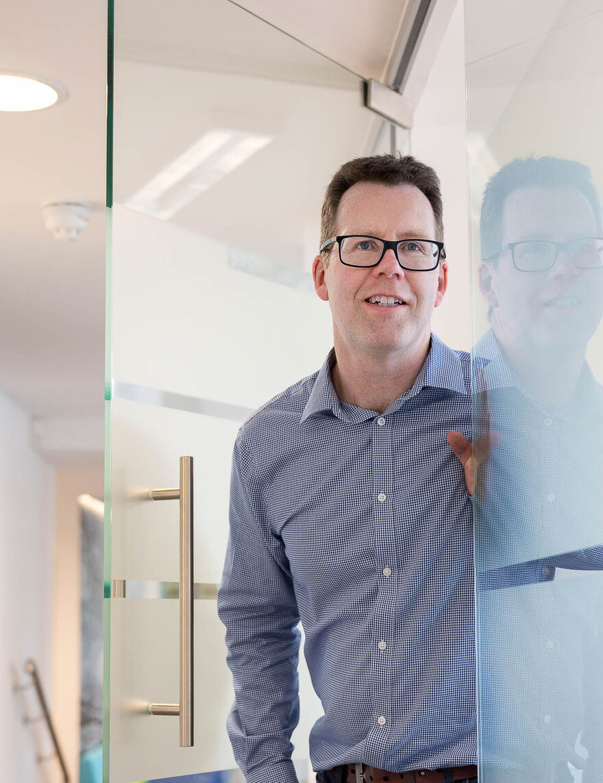 Gordon Simpson - Litigation Lawyer