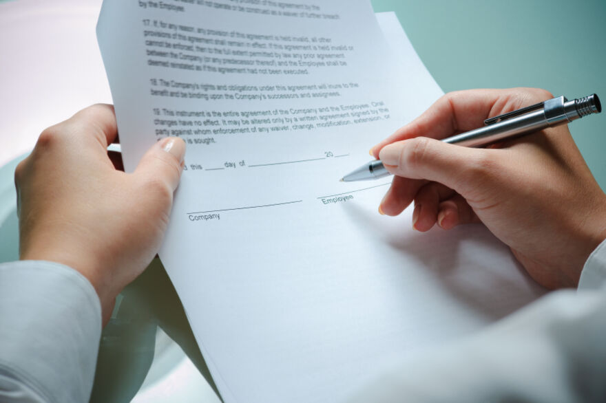 Employment Contracts - Howes Percival